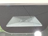 【ホンダセンシング】走行中に前方の車両等を認識し、衝突しそうな時は警報とブレーキで衝突回避と被害軽減をアシスト。より安全にドライブをお楽しみいただけます。
