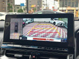 【パノラミックビューモニター】専用のカメラにより、上から見下ろしたような視点で360度クルマの周囲を確認することができます☆死角部分も確認しやすく、狭い場所での切り返しや駐車もスムーズに行えます。