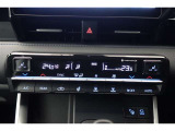 ★運転席と助手席でそれぞれお好みに合わせて温度設定が行えるフルオートエアコンです。外気温や室温、日射量を感知し、吹き出し温度、風量を緻密に制御します