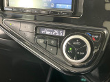 【オートエアコン】一度お好みの温度に設定すれば、車内の温度を検知し風量や温度を自動で調整。暑い&hellip;寒い&hellip;と何度もスイッチ操作をする必要はありません。快適な車内空間には必須の機能ですね♪
