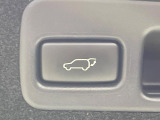 【パワーバックドア】スマートキーや運転席のボタンを押すだけでリアゲートが自動で開閉します!荷物を持っている時や、高い位置にあるバックドアを閉める際に便利な機能です♪