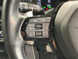ステアリングにオーディオ操作スイッチが付いています。オーディオ画面に直接タッチしなくても操作が出来ますので、運転に集中できます。