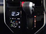 車内を快適に、オートエアコンを装備しています。