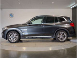 【拘りのFR】BMWが多く採用するFR車。ダイレクトでスポーティな加速感・シャープなハンドリングを実現。縦置きエンジンレイアウトにより、フラットで上質な乗り味です。