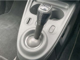 ■「B」エンブレム入アルミ加飾付革巻シストノブ/6速デュアルクラッチトランスミッション(DCT)!