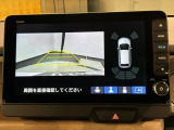 リバースギアに入れるだけで後方の表示へ切り替わります。夜間や雨の日の駐車も楽になりますよ。