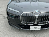 また、BMW正規認定中古車は、エマージェンシーサービスが自動付帯。24時間365日、皆様のカーライフをサポート致します。確かな安心のうえで、「駆けぬける歓び」をご堪能ください。