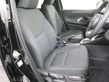 包み込むようなホールド感のあるシートでお車の操作性だけでなく、運転中の疲れも軽減!長時間の運転やお体をしっかりサポートします!