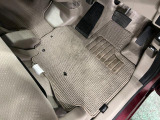 嬉しい純正フロアマット付き♪ 状態も良好です(^^♪