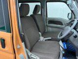【フロントシート】さまざまな体格の方が快適に運転ができるよう配慮したシートになっております。