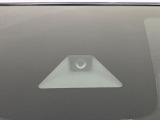 【エマージェンシーブレーキ】走行中に前方の車両等を認識し、衝突しそうな時は警報とブレーキで衝突回避と被害軽減をアシスト。より安全にドライブをお楽しみいただけます。