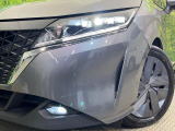 【LEDヘッドライト】悪天候や夜間走行時も良好な視界を確保し安心して運転できる高輝度LEDヘッドライトを装備!点灯速度が早く、消費電力も抑えられています。