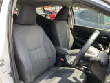 高いホールド性で運転姿勢が安定します。長距離ドライブでも疲れにくいのが魅力です。快適なドライビングライフをお送りください♪