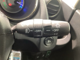 ヘッドライトの点灯消灯の手間が省けるオートライト機能付き☆