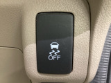 VSA装備車です。VSAはドライバーの操作と車の動きを見守っています。もし車の挙動が乱れたとき、4輪別々にブレーキをかけたり、エンジンパワーをしぼることによって車を安定させます。