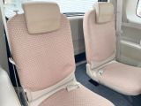 床下収納式のサードシートです。座席部分をコンパクトに収納でき、広大な荷室スペースとしてお使いいただけます!乗車人数や荷物の量など利用シーンに合わせて3列目を有効活用でき、とっても便利♪