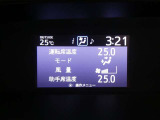 各操作スイッチは使いやすい位置に配置され、とっても見やすいメーターです。夜間時はラグジュアリーな気分にさせてくれる照明が魅力ですので、夜のドライブも楽しみになりますよ♪