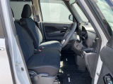 運転席側からの前席の画像です!