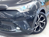 【シーケンシャルターンランプ付きLEDヘッドライト】人気の『流れるウィンカー』付きのLEDヘッドライトを装備♪高級感はもちろん、点灯時は存在感たっぷりで他車からも認識されやすく安心です。