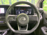 【純正革巻きステアリング】上質な革を使用することで、手にしっかり馴染みとても運転しやすいハンドルです♪