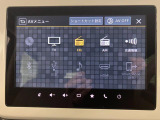 【9インチナビ】TV CD/DVD再生やBluetoothオーディオなど多彩なメディアに対応したメモリーナビを装備しています。