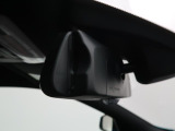 【ルームミラー一体型ETC】BMWといえばルームミラー一体型のETC。ドライバーから差し込めるかたちになっておりますので、差し忘れの際も慌てずにご利用いただけます。