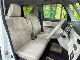 運転席シート廻りは使用感も少なく、良好な状態となっています。前オーナー様が丁寧に使っていたことがよくわかりますね。