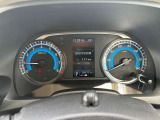 中央に様々な車両情報が表示されるカラーディスプレイが付いた便利なメーターです!