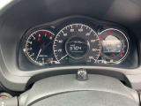 視認性の高いメーターで運転情報を的確に把握できます