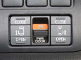 スマートキーや運転席のスイッチで後席両側スライドドアの開閉が可能♪電動だから力を入れてドアを開ける必要が無く、小さなお子様でも簡単に開け閉めでき快適です♪