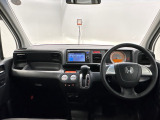 【前方視界】開放的な前方視界!運転がしやすく疲れにくいです♪窓が大きく、見通しがとっても良いおクルマですよ♪