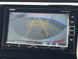 【バックカメラ】駐車時に後方がリアルタイム映像で確認できます。大型商業施設や立体駐車場での駐車時や、夜間のバック時に大活躍!運転スキルに関わらず、今や必須となった装備のひとつです!