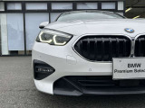 また、BMW正規認定中古車は、エマージェンシーサービスが自動付帯。24時間365日、皆様のカーライフをサポート致します。確かな安心のうえで、「駆けぬける歓び」をご堪能ください。