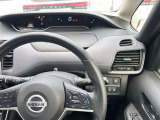 プロパイロット(同一車線運転支援)アクセル・ブレーキ・ステアリング操作をクルマがサポート。高速道路などで、ドライバーの負担を軽減します。