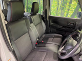 運転席シート廻りは使用感も少なく、良好な状態となっています。前オーナー様が丁寧に使っていたことがよくわかりますね。