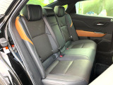 後部座席も気になるようなキズ・汚れやへたり等、大きなダメージはなく、良好な状態です。
