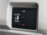 ◆片側電動スライドドア◆狭い駐車場でも乗り降りが楽々♪お子様が隣の車にドアを当ててしまう心配もございません!小さなお子様連れの方もこれで安心。