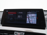 【純正ナビゲーション】BMWのナビゲーションは操作性も良く、詳細な地図情報と交通状況を見やすく表示し、快適なドライビングをサポートしながら目的地までナビゲートします。