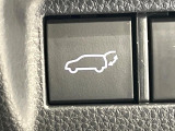 【パワーバックドア】スマートキーや運転席のボタンを押すだけでリアゲートが自動で開閉します!荷物を持っている時や、高い位置にあるバックドアを閉める際に便利な機能です♪