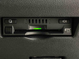 ETCカードを挿入することで高速道路を利用する際の支払いがキャッシュレスになったり、ETCスマートインターチェンジが利用できたり、とても便利なアイテムです!保証は修理保証のみとなります。