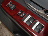 電動格納式ドアミラー・パワーウインドウを装備しています。