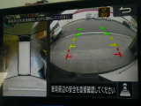 ☆全周囲カメラが駐車をアシスト☆4つの高解像度カメラで車の周囲を撮影!ミニバンなどの見えにくい死角の駐停車も驚く程に楽々です。バックカメラは、車庫入れの時は勿論、後方の安全確認もできて安心です♪
