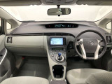 シンプルながら機能性あふれる運転席廻りです。視界性もよく、運転しやすいですよ。