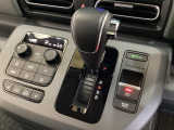 「e:HEV」は、モーター走行を中心にしながら電気エネルギーやエンジン動力を最も効率よく使い分けることができる賢いハイブリッドシステムです。