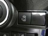 片側電動スライドドアのスイッチ付です。車内からもスイッチひとつで楽にドアの開閉が可能です。電動なので開閉時に力を使う必要がなく、半ドアになることもありません!