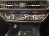 運転席と助手席にはシートヒーターが付いています☆寒い時期に腰周りを温めてくれるので体全体が温まりやすいのは勿論、暖房と違い顔に風が当たらないので、乾燥肌やドライアイの方でも大丈夫☆