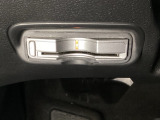 ハンドルの右下にETCがついています。高速道路の料金所の通過も楽々です。 カードの取り出しもしやすい場所についています。