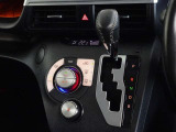 車内を快適に、オートエアコンを装備しています。