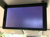 【フリップダウンモニター】大画面モニターで後席でもエンタメをお楽しみいただけます。小さなお子様にも大人気の装備です♪