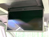 【フリップダウンモニター】大画面モニターで後席でもエンタメをお楽しみいただけます。小さなお子様にも大人気の装備です♪